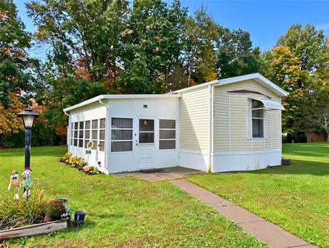 1555 Lee Ln, Grove City, PA 16127