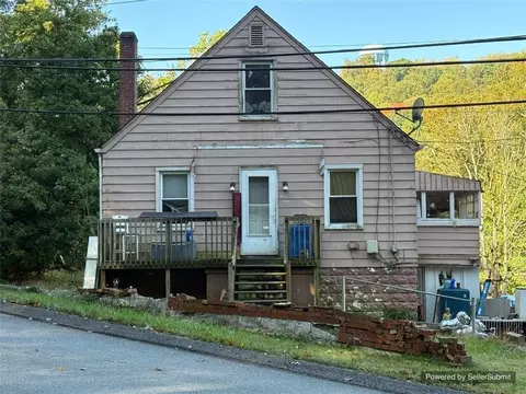 292 Saunders Station Rd, Trafford, PA 15085