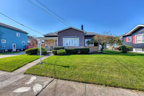 1015 Lane, Natrona Heights, PA 15065