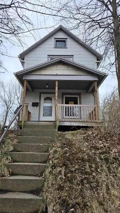 238 Malleable St, Sharon, PA 16146