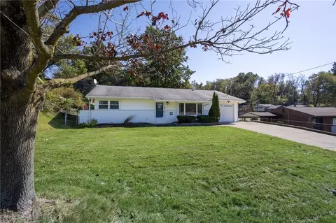 213 Hankey Farms Dr, Oakdale, PA 15071