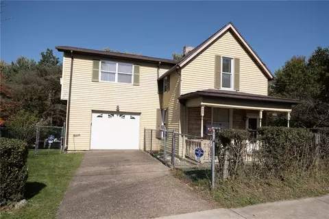 955 Ewing St, Washington, PA 15301