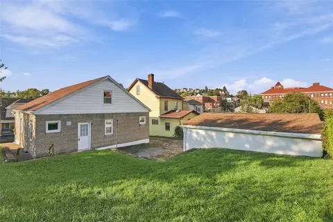 Exterior - 136 Ormsby Ave, Pittsburgh, PA 15210 photo 4 of 4