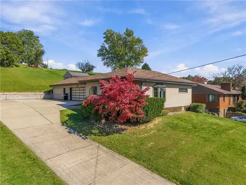 65 Walnut Ridge Rd, Charleroi, PA 15022