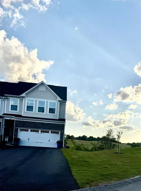 7007 Wellington Ct, Jeannette, PA 15644