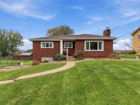 221 Locust Ave, Houston, PA 15342