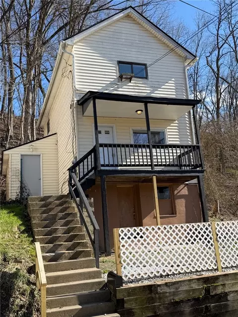 223-226 Hillside Ave, Pitcairn, PA 15140