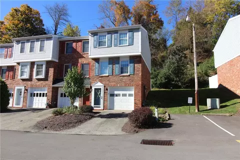 715 Timberidge Dr, Bethel Park, PA 15102