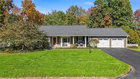 207 W Windridge Rd, Greenville, PA 16125