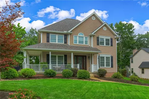 168 Hampshire Dr, Cranberry Township, PA 16066