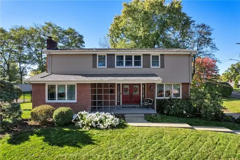 2335 Cassidy Dr, Bethel Park, PA 15102
