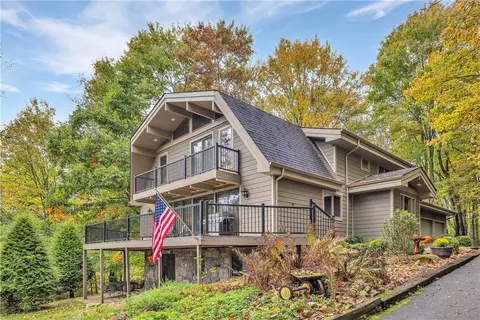 138 Heathercroft Dr, Cranberry Township, PA 16066