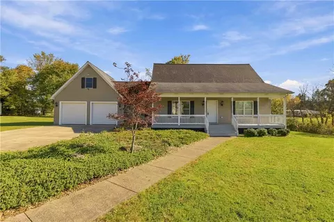 242 Rebecca Dr, Latrobe, PA 15650