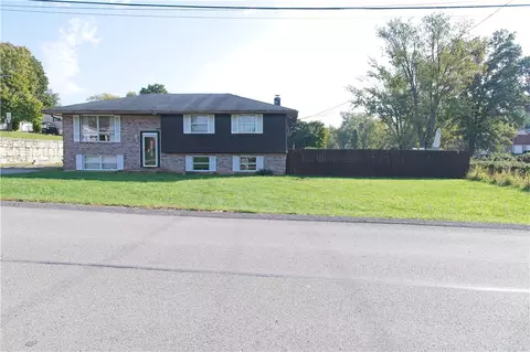 12 Dolly Ave, Jeannette, PA 15644