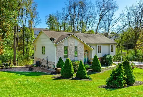 908 Essex Dr, Greensburg, PA 15601