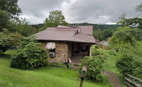 404 S Highland Ave, Point Marion, PA 15474