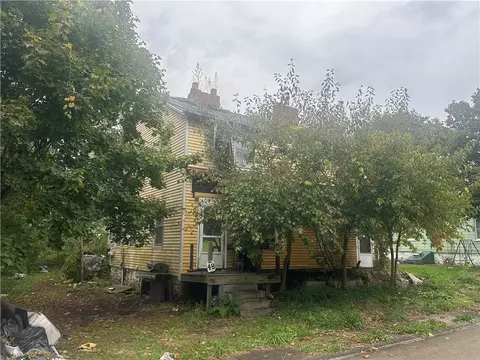 48 Main St, Mcclellandtown, PA 15458