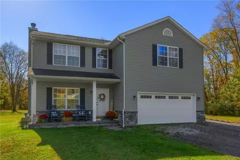 383 Northwestern Dr, Ellwood City, PA 16117