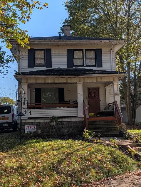 612 Edgewood Rd, Sharon, PA 16146