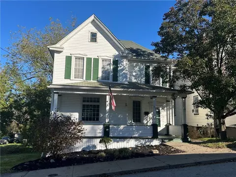 232 E Apple St, Connellsville, PA 15425