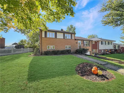 207 Shannon Heights Dr, Verona, PA 15147