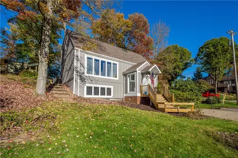 86 Academy Dr, Aliquippa, PA 15001