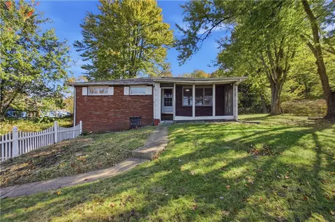 222 Bellbridge Rd, Elizabeth, PA 15037