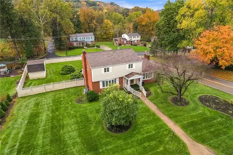 3700 Gleneagle Dr, Murrysville, PA 15668