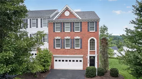 1038 Woodlawn Dr, Canonsburg, PA 15317