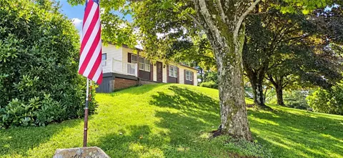 72 Drifty Dr, Indiana, PA 15701