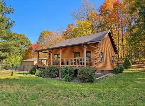 2977 Jay Dr, New Castle, PA 16101