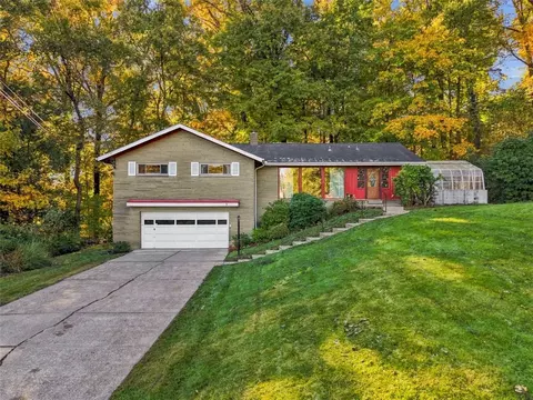 3340 Longbow Dr, Pittsburgh, PA 15235
