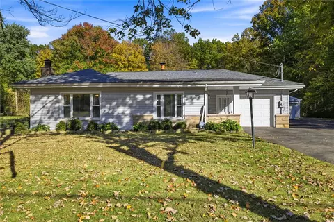 3324 Evergreen Rd, Pulaski, PA 16143