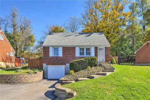 426 Millers Ln, Pittsburgh, PA 15239