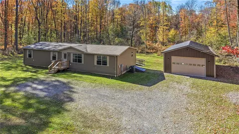 21 Clark St, Jackson Center, PA 16133