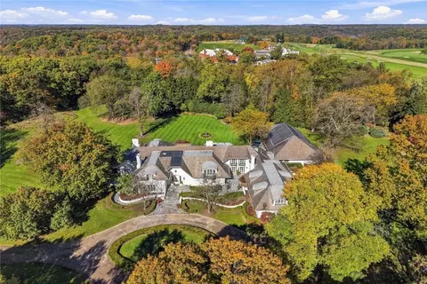 79 Quaker Hollow Rd, Sewickley, PA 15143