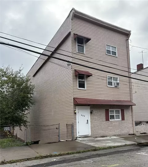 666 Thompson Ave, Donora, PA 15033