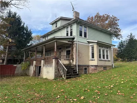 100 Mcgill Ave, Dawson, PA 15428