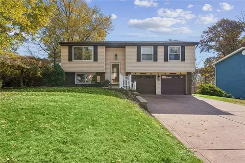 561 Surfside Dr, Pittsburgh, PA 15239