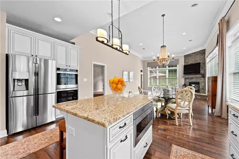 Kitchen - 100 Meadow Ct, Irwin, PA 15642 photo 5 of 7