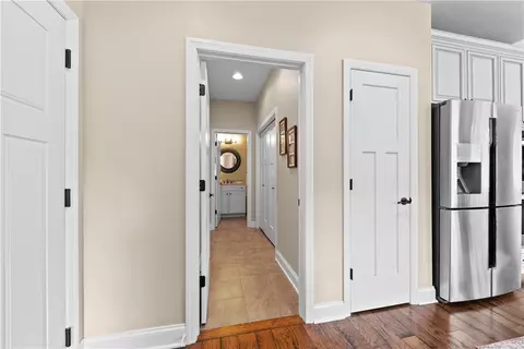 Entry Way - 100 Meadow Ct, Irwin, PA 15642 photo 4 of 9