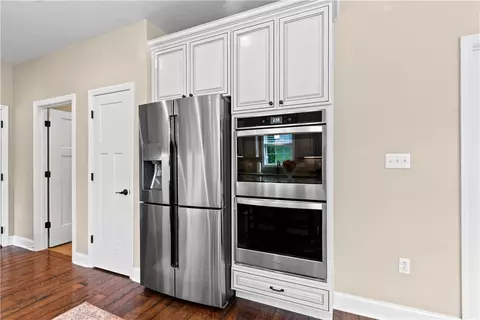 Kitchen - 100 Meadow Ct, Irwin, PA 15642 photo 7 of 7