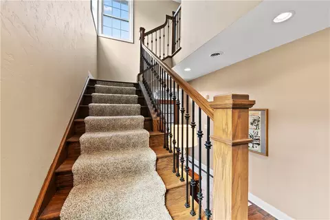 Entry Way - 100 Meadow Ct, Irwin, PA 15642 photo 7 of 9