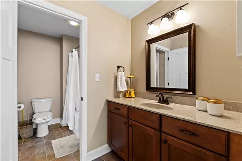 Bath - 100 Meadow Ct, Irwin, PA 15642 photo 3 of 5