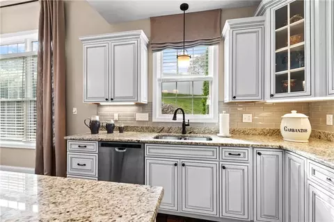 Kitchen - 100 Meadow Ct, Irwin, PA 15642 photo 6 of 7