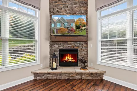 Living - 100 Meadow Ct, Irwin, PA 15642 photo 1 of 3
