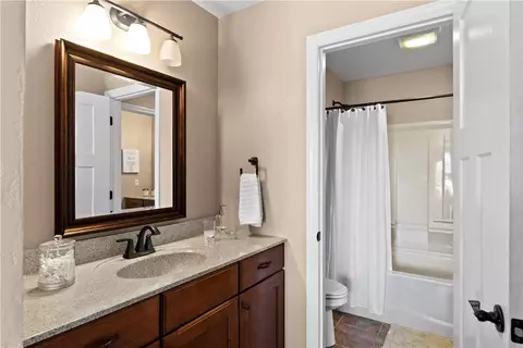 Bath - 100 Meadow Ct, Irwin, PA 15642 photo 2 of 5