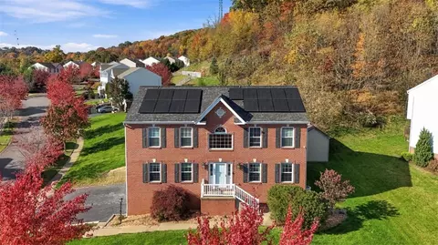 8001 Maureen Dr, Cranberry Township, PA 16066
