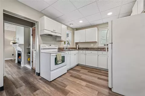 Entry Way - 600 9th St, Irwin, PA 15642 photo 1 of 1
