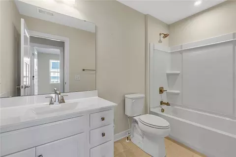 Bath - 2047 Cade Dr, Monaca, PA 15061 photo 4 of 4